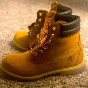 Barely worn Tan Timberlands (Butters)